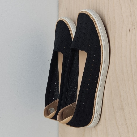 UGG Tammy Slip On Perforated Knit Comfort Flats Black 1108671 Women's Sz 8 EUC - Picture 2 of 14